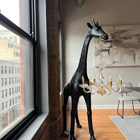 503loft 5 Bed 2 Ba Downtown Loft - Sleeps 8 *