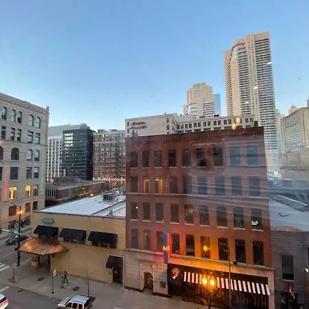 503loft 5 Bed 2 Ba Downtown Loft - Sleeps 8 *