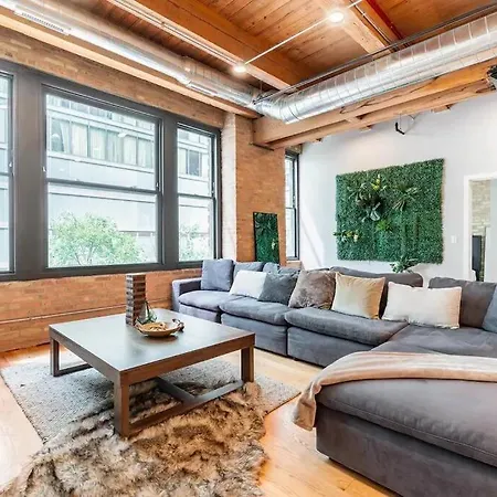 201loft Downtown Spacious Loft Sleeps 10 Apartment Chicago