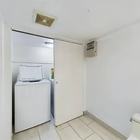 Hot Tub Haven With Private Garage * Chicago