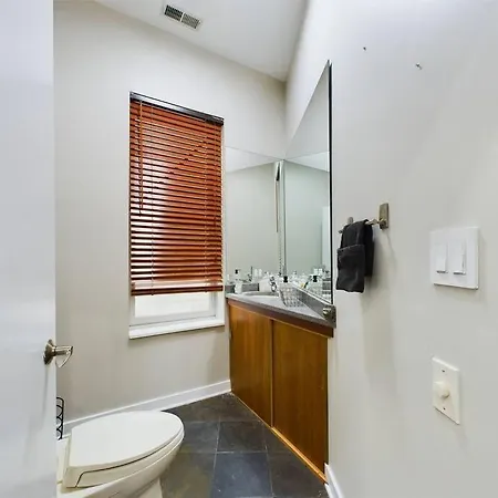 Apartment Hot Tub Haven With Private Garage Chicago