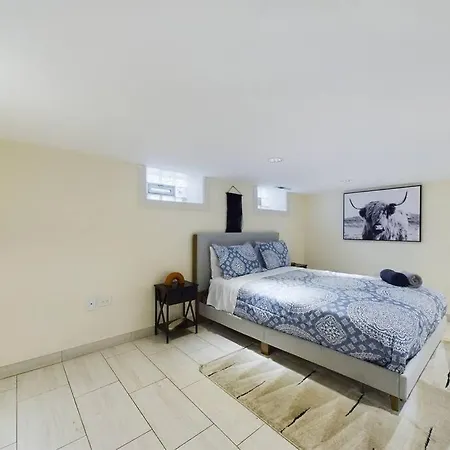 Hot Tub Haven With Private Garage Chicago