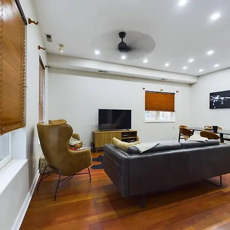 Hot Tub Haven With Private Garage * Chicago