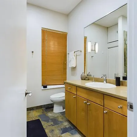 Apartment Hot Tub Haven With Private Garage