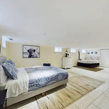 Hot Tub Haven With Private Garage Chicago