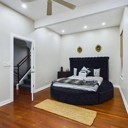 Hot Tub Haven With Private Garage Apartment *