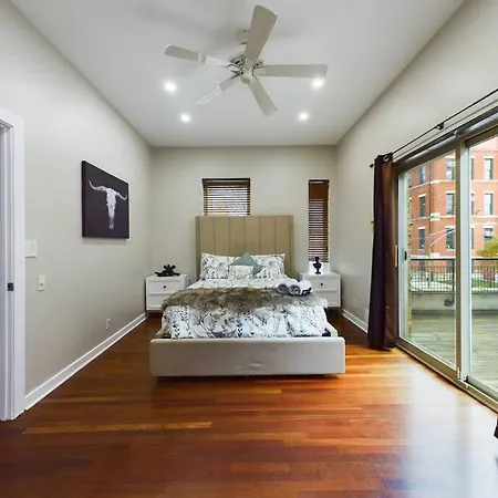 Hot Tub Haven With Private Garage Apartment Chicago