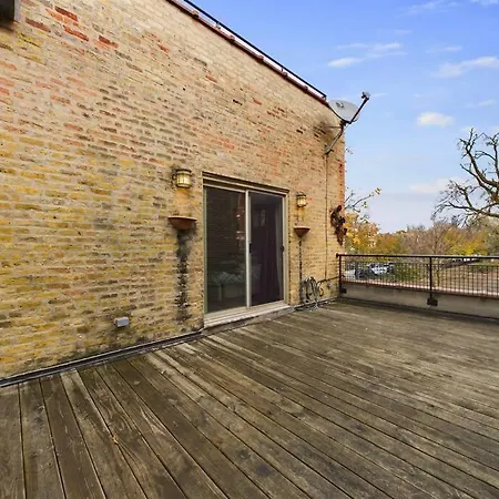 Hot Tub Haven With Private Garage *