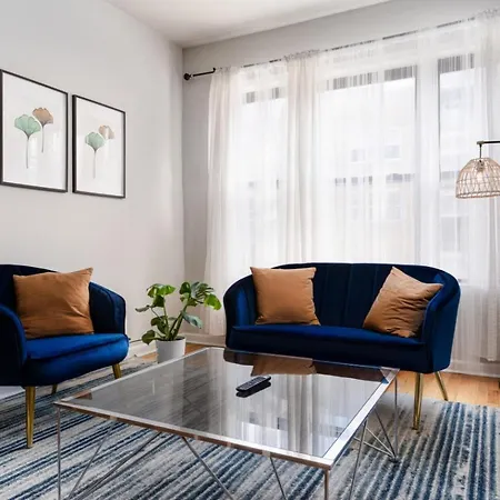 Ukrainian Village 2br Modern D1 Chicago