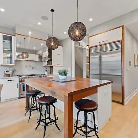 Stunning 5br In Heart Of With 2 Rooftops *