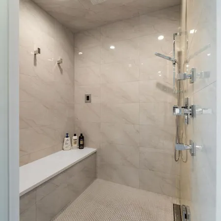 Stunning 5br In Heart Of With 2 Rooftops *
