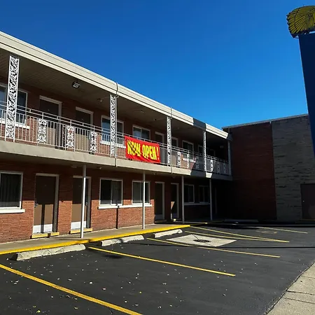 Apache Hotel *