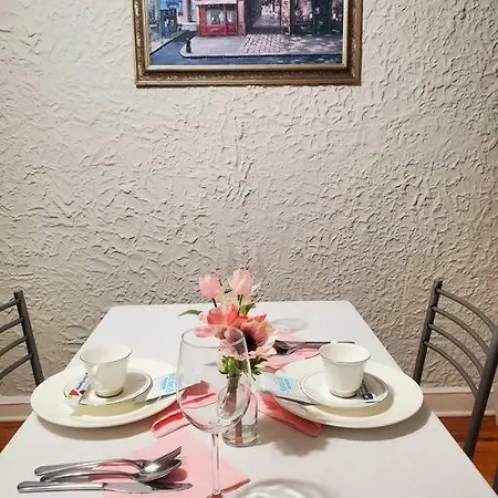Apartment Entire In Heart Of Lincoln Park & Sea And *