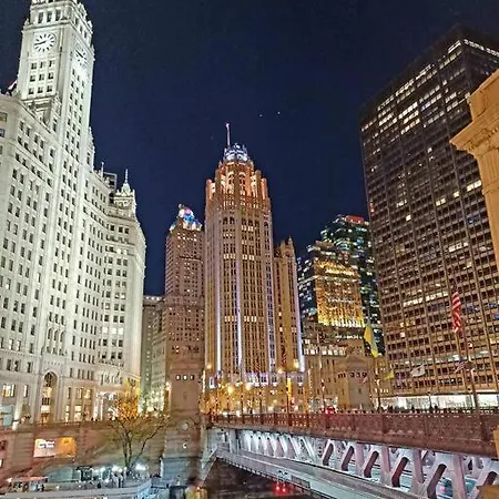 Apartment Entire In Heart Of Lincoln Park & Sea And Chicago