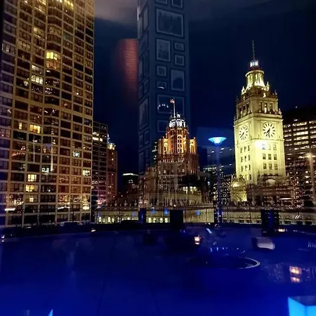 Entire In Heart Of Lincoln Park & Sea And *