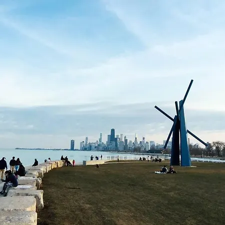 Apartment Entire In Heart Of Lincoln Park & Sea And *