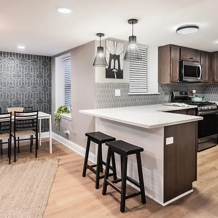 Drexel Apartments, Downtown Hyde Park * Chicago