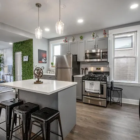 Cute And Cozy Modern * Chicago