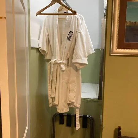 Bed & Breakfast Private With Full Size Bed In Lakeview - 3c *