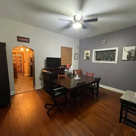 Charming Pullman Retreat & Modern Comfort Awaits Apartment *