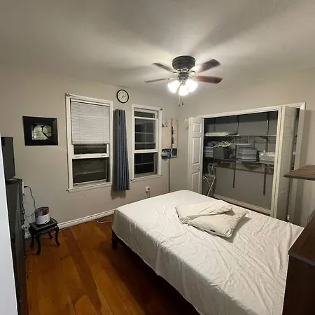 Apartment Charming Pullman Retreat & Modern Comfort Awaits Chicago