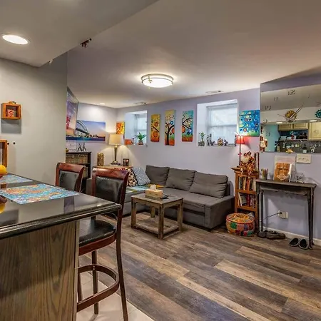 Near Uchicago & Metra & Hot Tub & Jacuzzi Escape Apartment *