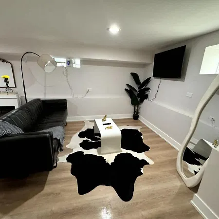 Apartment Budget-friendly Getaway Chicago