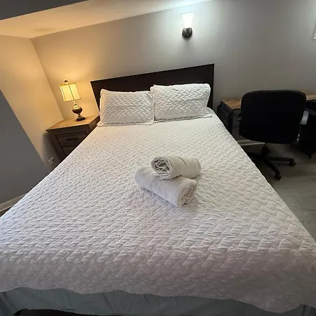 Homestay Close To Downtown - Free Parking