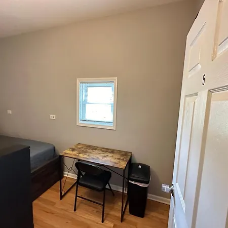 Wonderful Close To Downtown - Free Parking Homestay Chicago