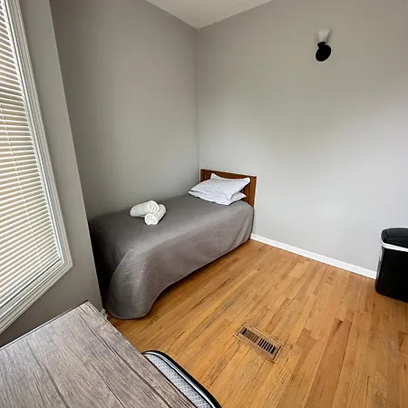 Wonderful Close To Downtown - Free Parking Homestay Chicago