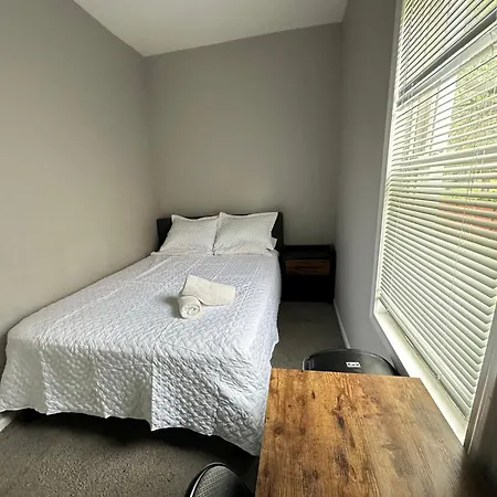 Wonderful Close To Downtown - Free Parking Homestay