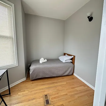 Wonderful Close To Downtown - Free Parking Homestay *
