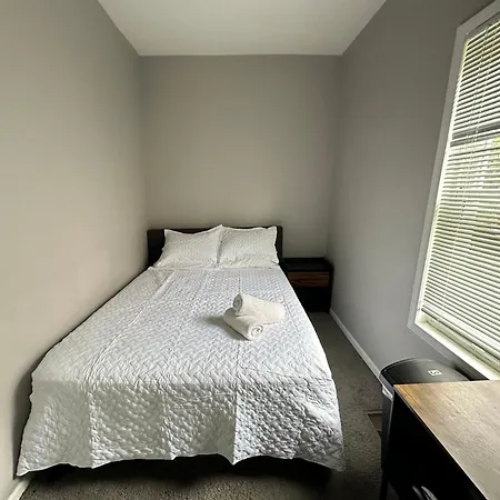 Homestay Wonderful Close To Downtown - Free Parking