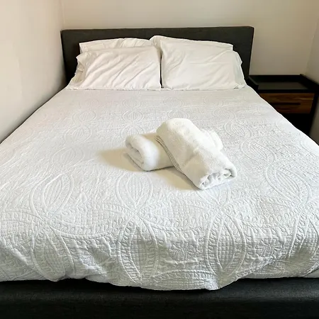 Homestay Wonderful Close To Downtown - Free Parking *