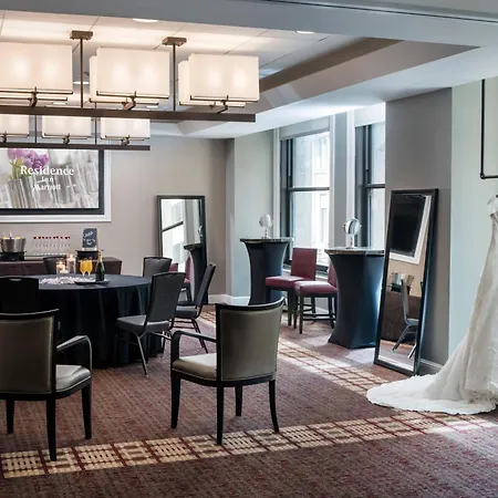 Hotel By Marriott Downtown/loop 3*