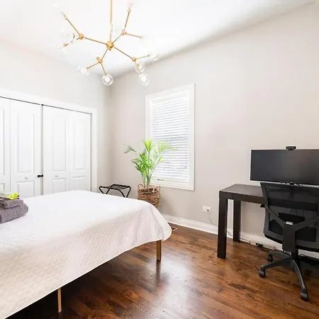 Historic Hermosa 1896 Holiday home Chicago