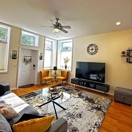 Spacious And Modern 3bd 2ba Home- Garage Parking! *