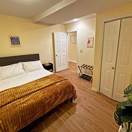 Spacious And Modern 3bd 2ba Home- Garage Parking! Chicago