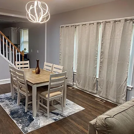 Charming 5 Bedrooms 2 Bathrooms