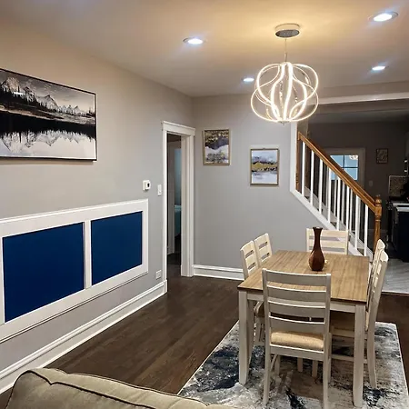 Holiday home Charming 5 Bedrooms 2 Bathrooms Chicago