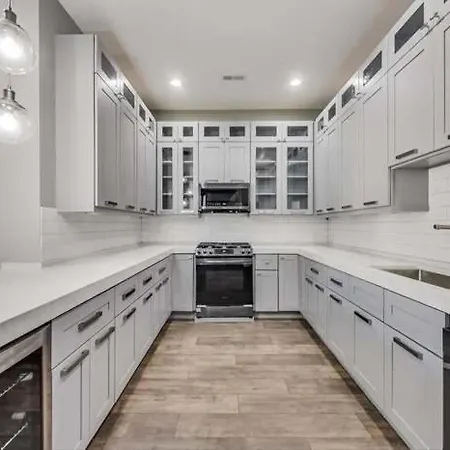 Luxury 3 Bedroom In Bronzeville Apartment