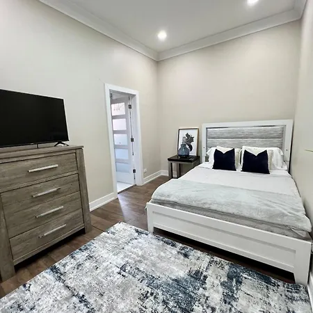 Luxury 3 Bedroom In Bronzeville Apartment