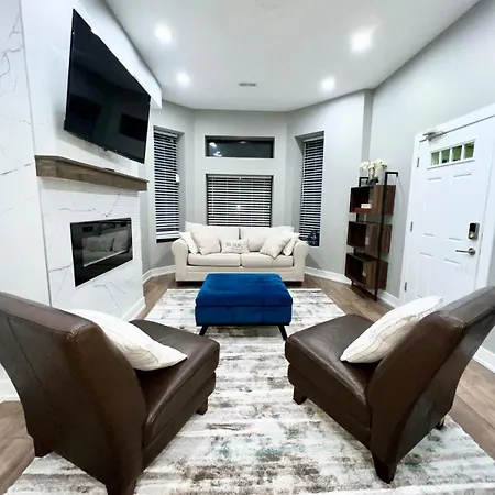 Luxury 3 Bedroom In Bronzeville Apartment Chicago