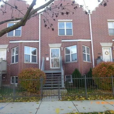Holiday home Modern Townhouse With Contemporary African Art Chicago