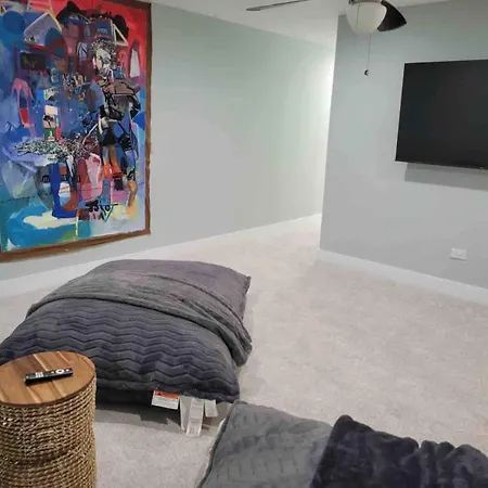 Modern Townhouse With Contemporary African Art *