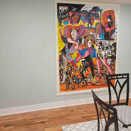 Holiday home Modern Townhouse With Contemporary African Art *