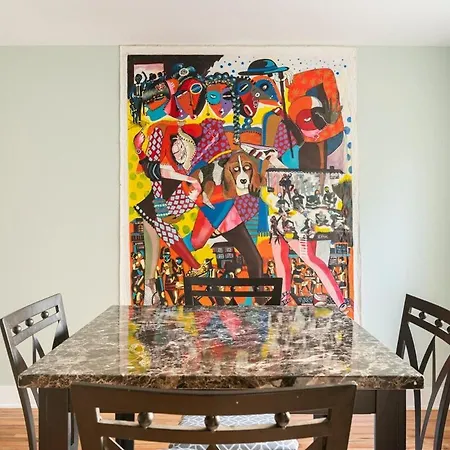 Holiday home Modern Townhouse With Contemporary African Art *