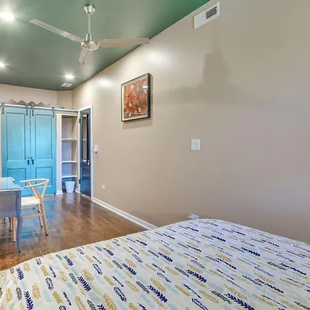 Urbaneden Loft Apartment Chicago