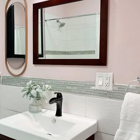Comfy Flat By Foster Beach Downtown Uptown Apartment *
