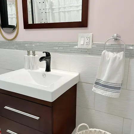 Comfy Flat By Foster Beach Downtown Uptown Chicago